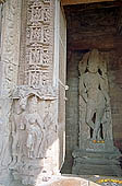 Khajuraho - Chaturbhuja temple - statue of Vishnu